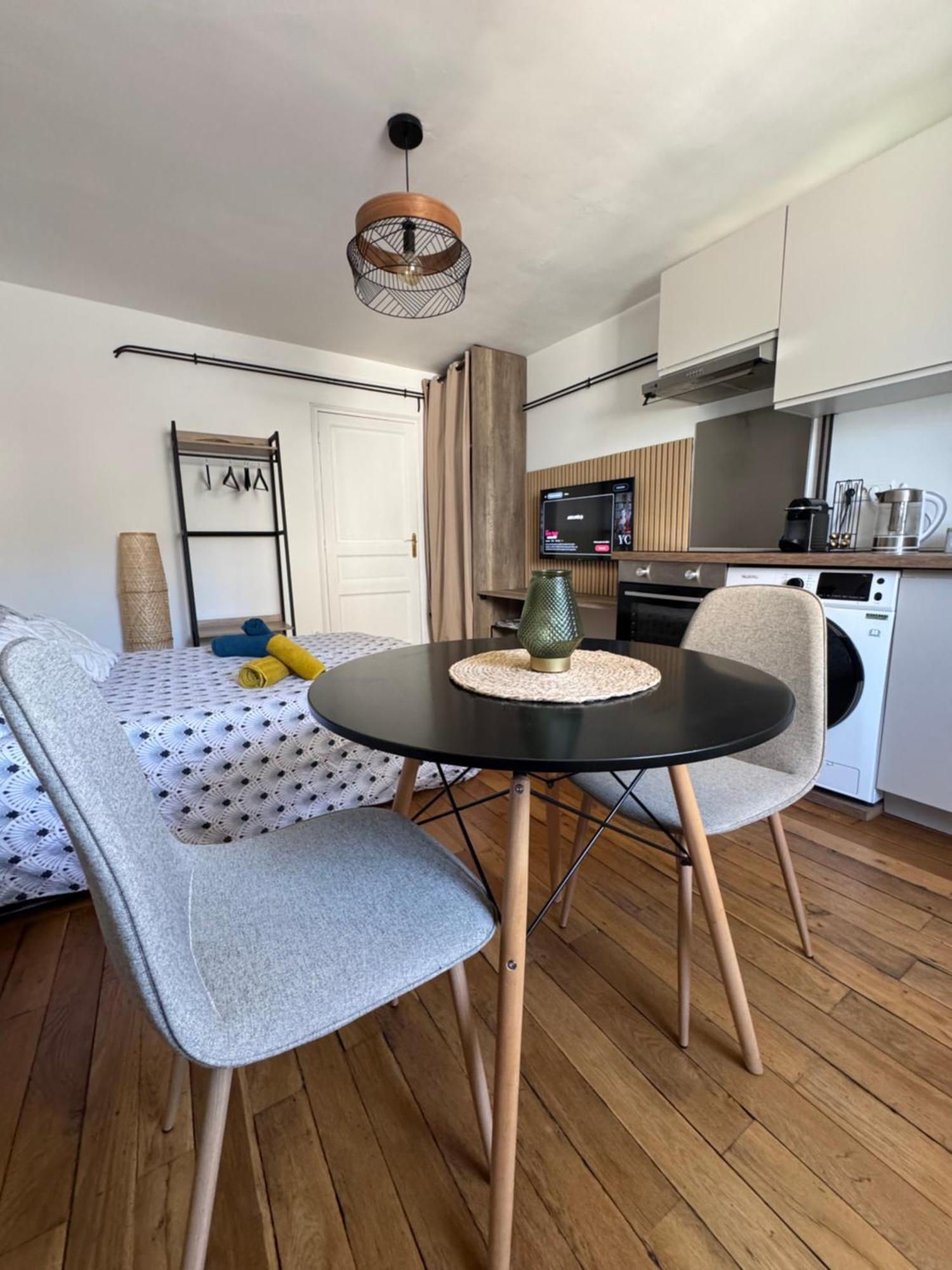 Charmant Appartement Au Coeur De Бурж Екстериор снимка