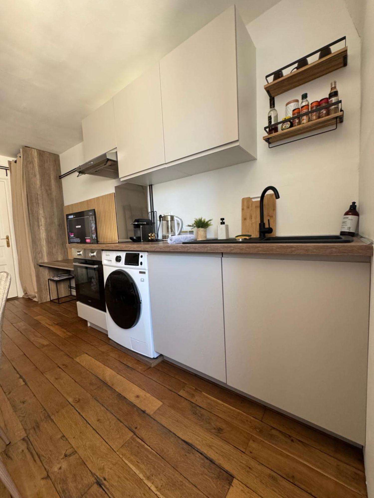 Charmant Appartement Au Coeur De Бурж Екстериор снимка