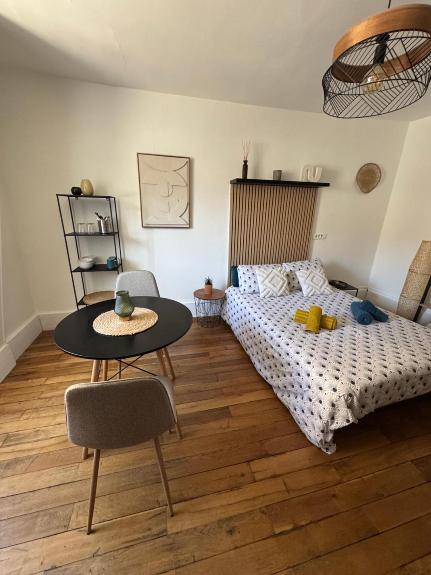 Charmant Appartement Au Coeur De Бурж Екстериор снимка