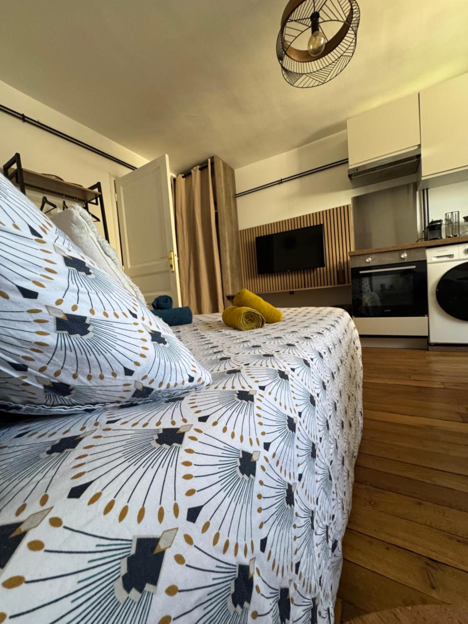 Charmant Appartement Au Coeur De Бурж Екстериор снимка