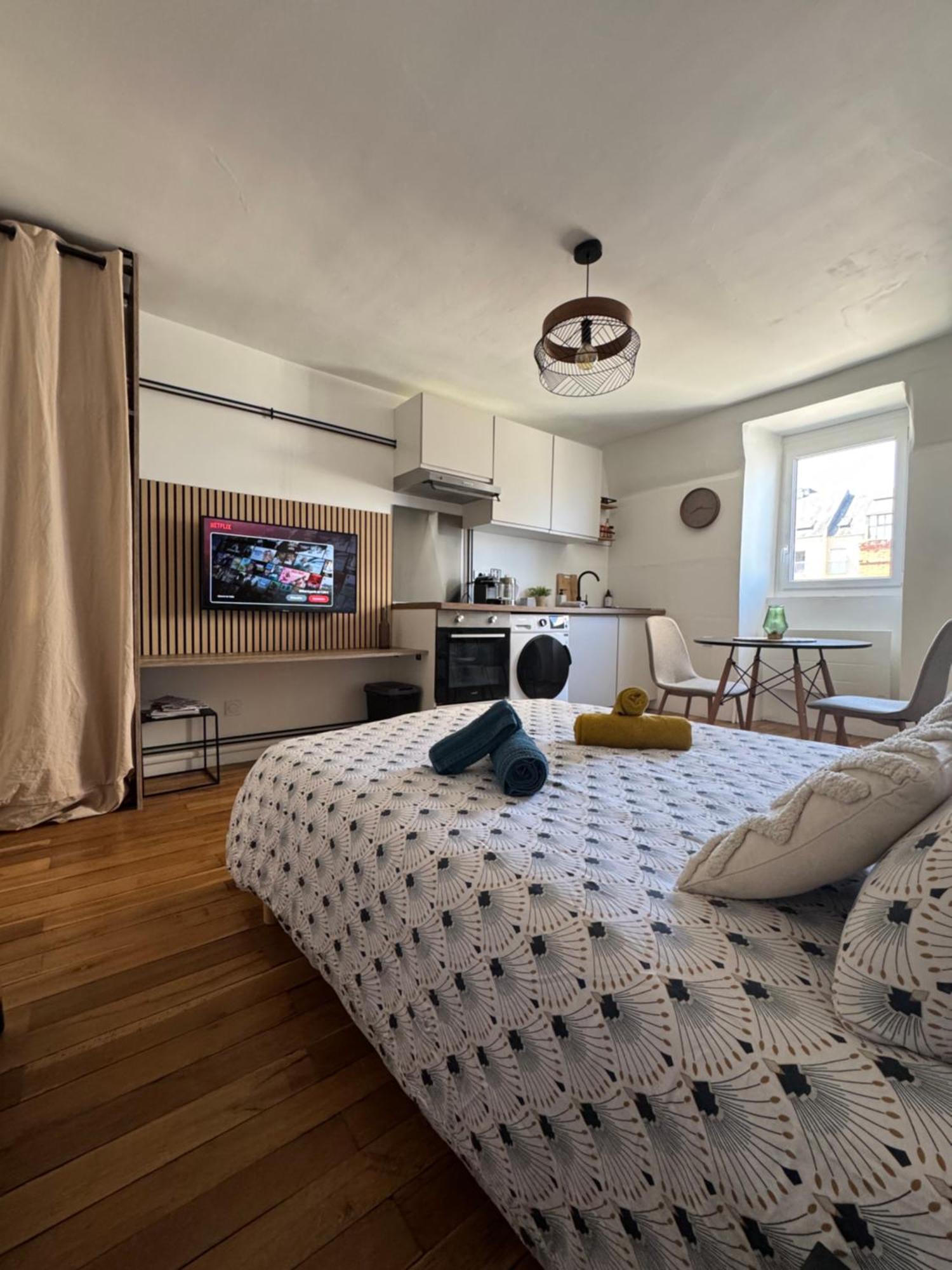 Charmant Appartement Au Coeur De Бурж Екстериор снимка